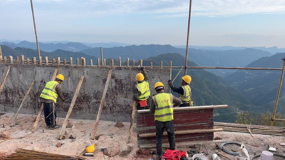 筑路修橋后，群山闊然時 ——劍閣縣下寺至利州區(qū)月壩公路項目（三個石至硝洞埡段）高質(zhì)量建設(shè)側(cè)記
